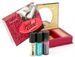 Benefit zestaw do makijażu Justine Case Mini Beautifier Kit: Błyszczyk 2.5 g + Rozświetlający krem pod oczy 2.5 g + Podkład w kompakcie 2.2ml + Róż do
