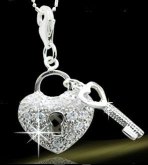 http://image.ceneo.pl/data/products/8461085/i-mak-bizuteria-big-charms-lub-wisiorek-serce-na-klucz-bch-0401.jpg